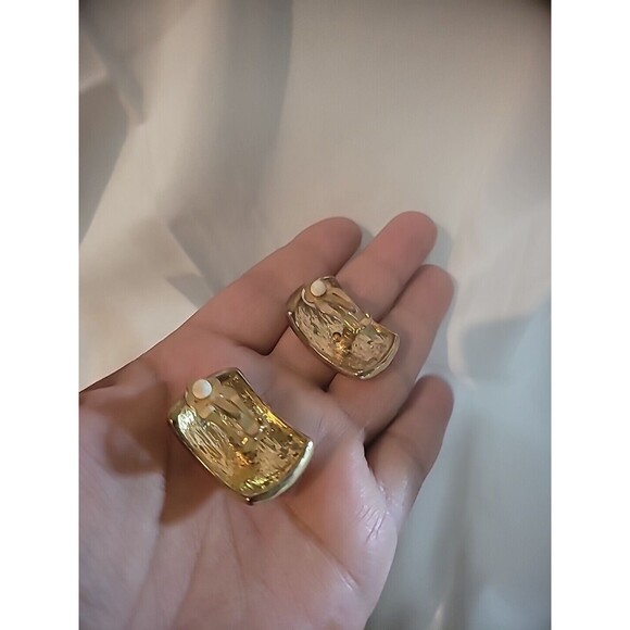 Vintage Womens Clip On Earrings Red Gold Tone Crystal Jewelry Costume - Picture 13 of 16